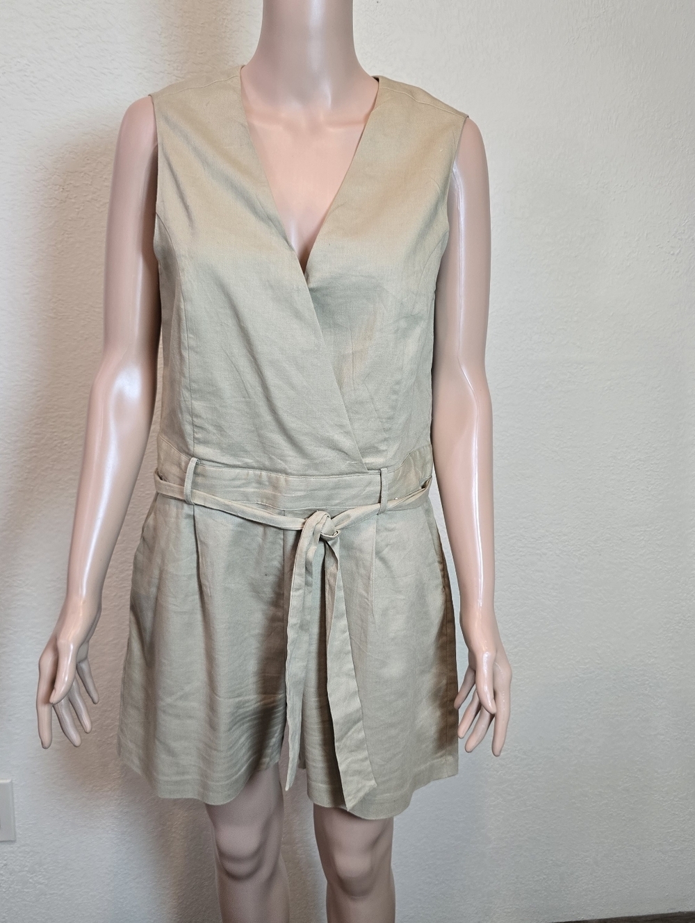 BANANA REPUBLIC Romper One Piece Shorts Womens 8 Beige Linen Blend - Picture 2 of 14